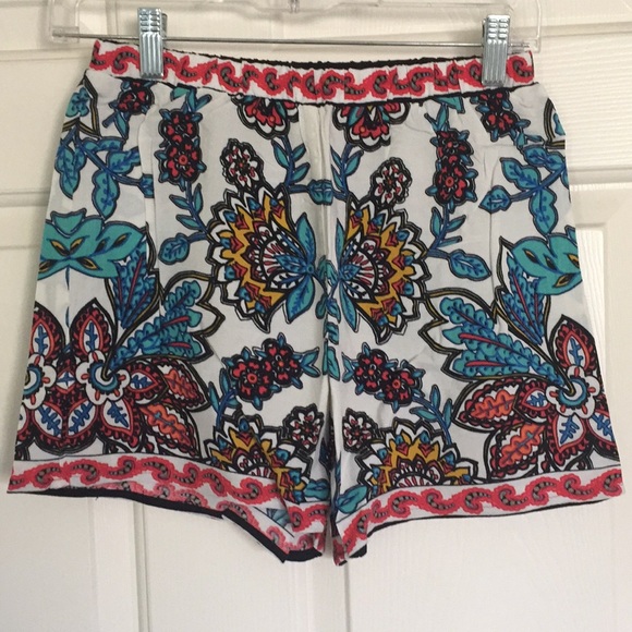 💸 Flying Tomato Floral Shorts - Picture 3 of 5